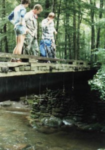 Hanging a food pack over a stream in bear country